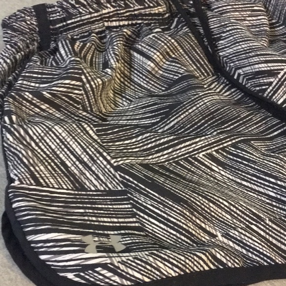 Under Armour Heat gear Lined Shorts - Picture 2 of 5